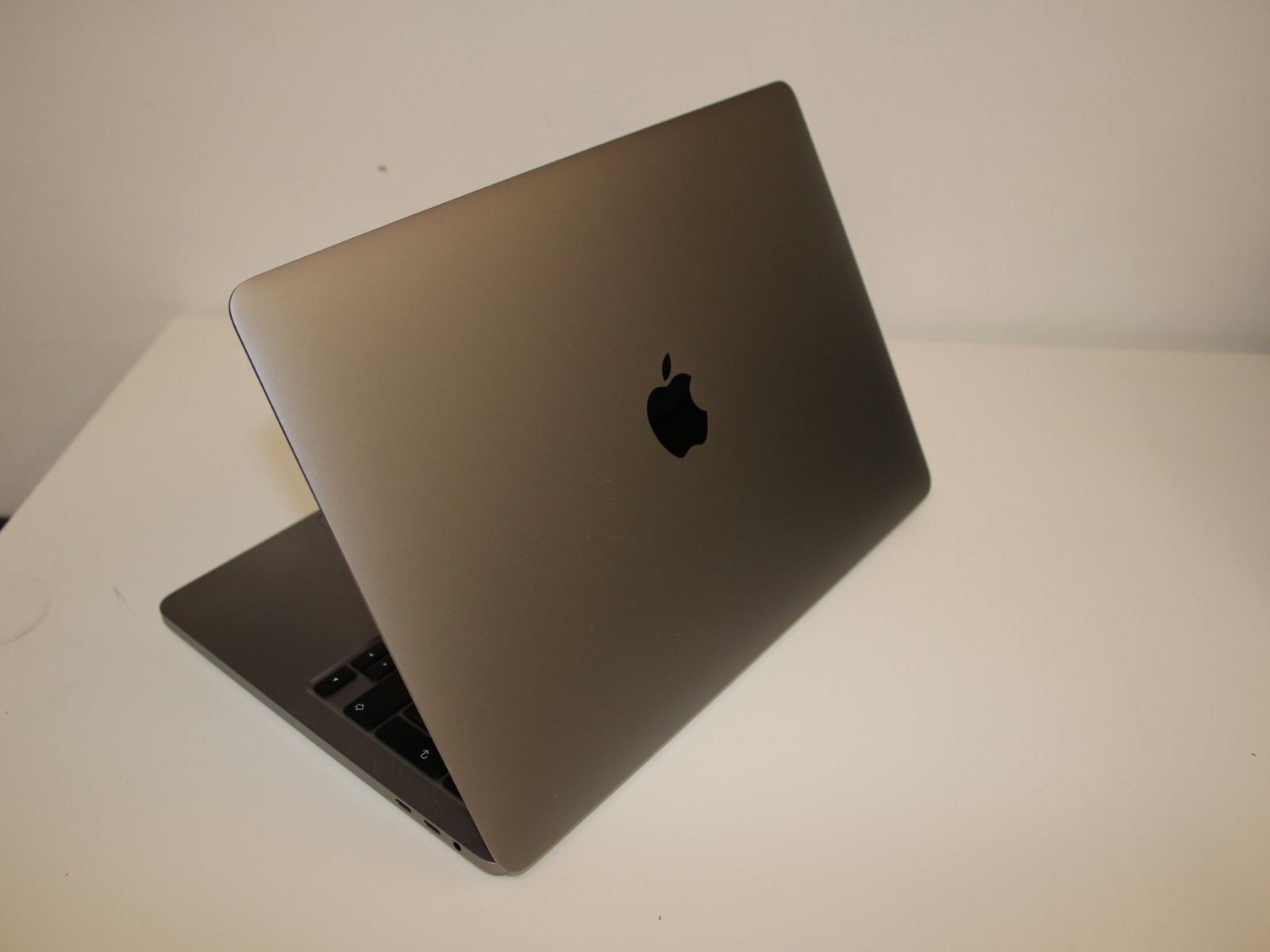 Apple Macbook Pro 13 Inch Touch Bar 2020 Intel i5 Quad Core 16GB 512 GB — TL-LAP-00090 - Image 3
