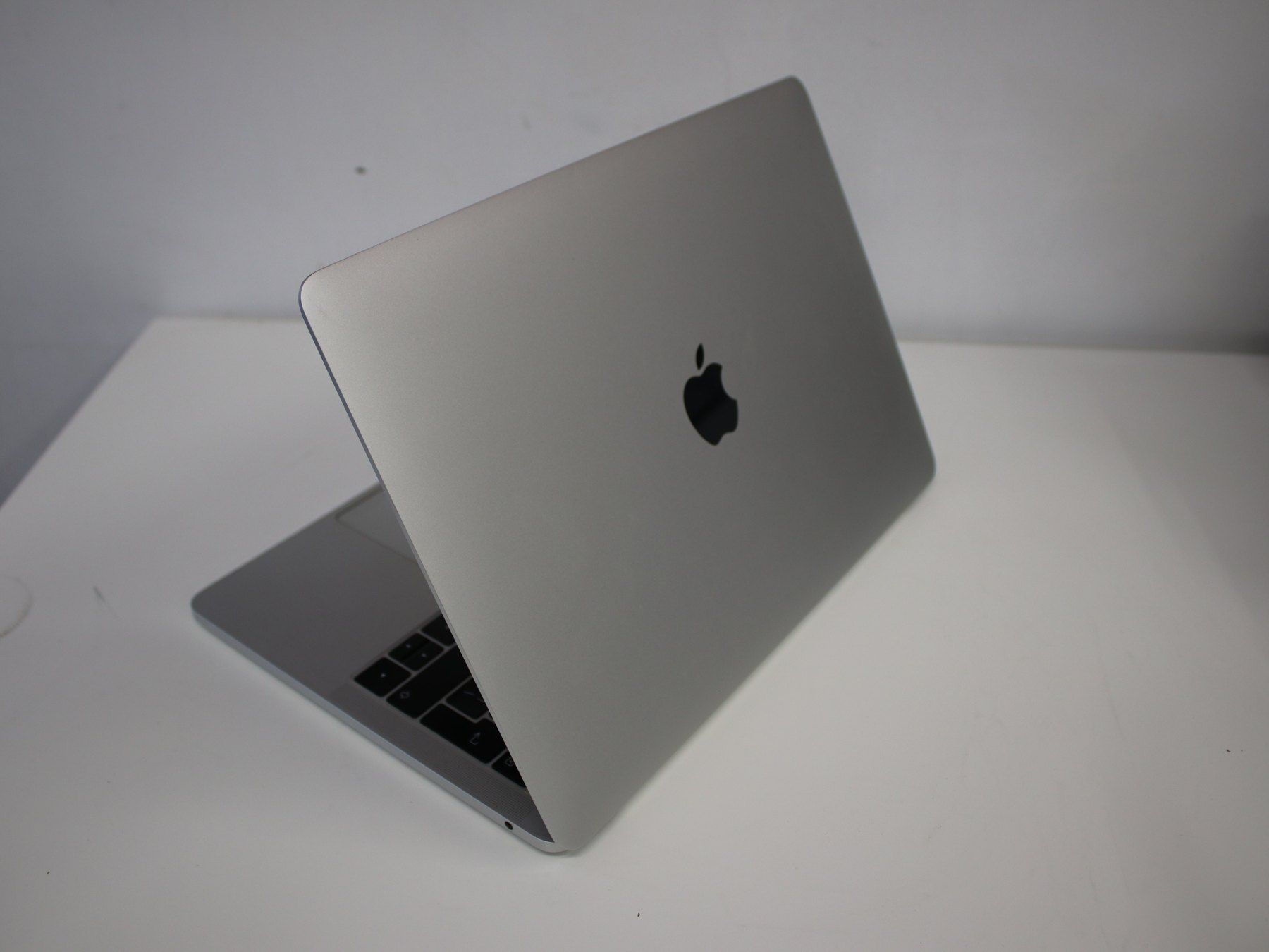 Apple Macbook Pro 13" 2017 2.3 Ghz Dual-Core Intel i5 8 GB 125 GB — TL-LAP-00095