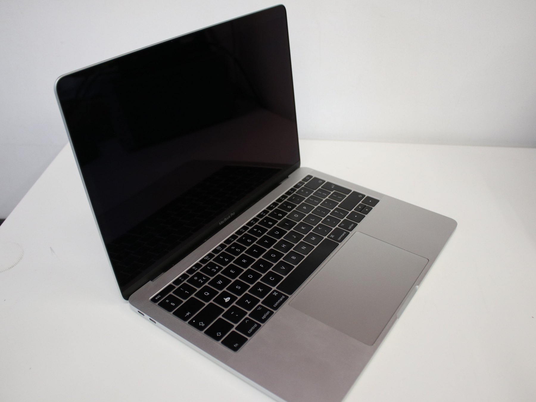 Apple Macbook Pro 13" 2017 2.3 Ghz Dual-Core Intel i5 8 GB 125 GB — TL-LAP-00095 - Image 2